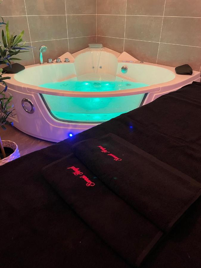 Sweet Angel Suite Romantique Avec Spa Bruz Luaran gambar